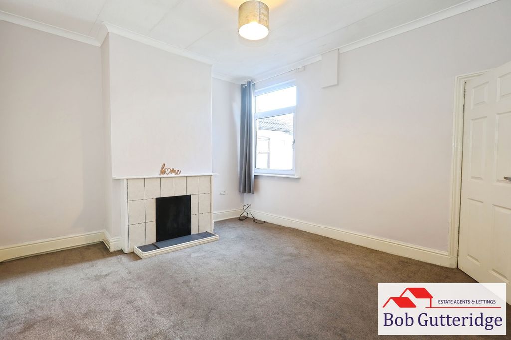 Property photo 3 of 12 Lounge