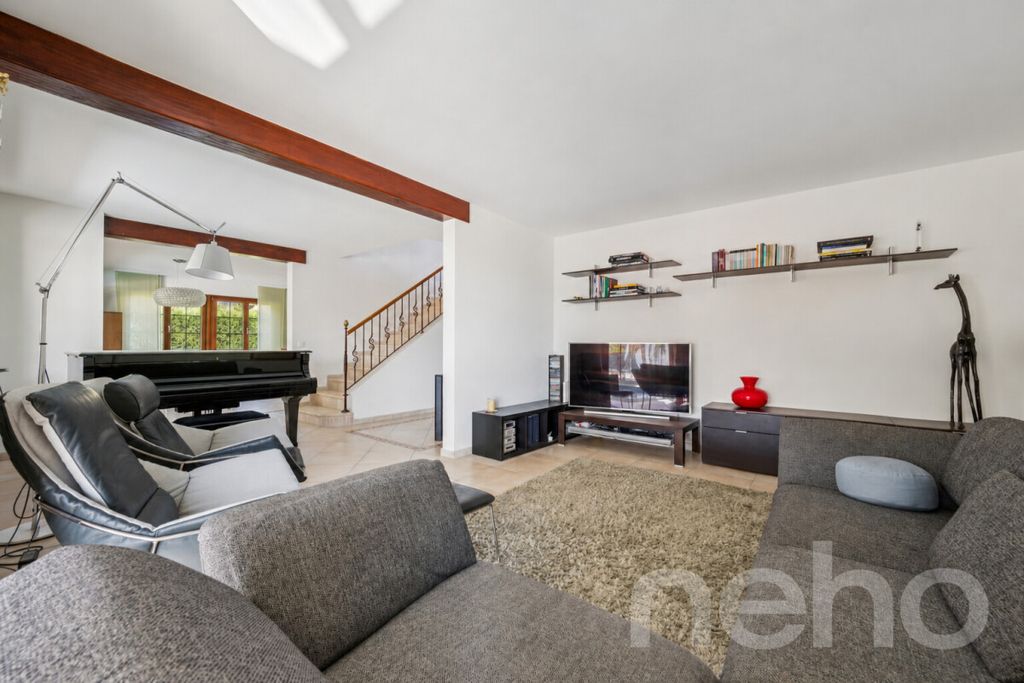 Property photo 3 of 12