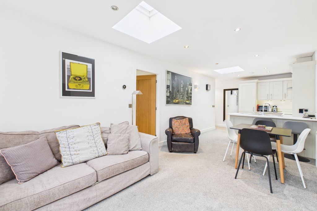 Property photo 2 of 11 Cam03162G0-Pr0400-Still008