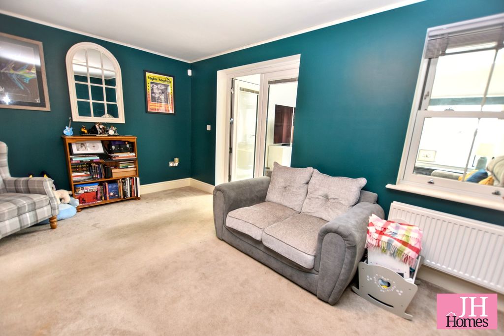Property photo 3 of 23
