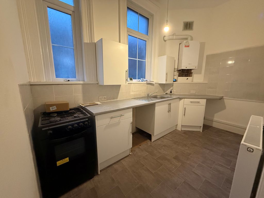 Property photo 2 of 7 Kitchen