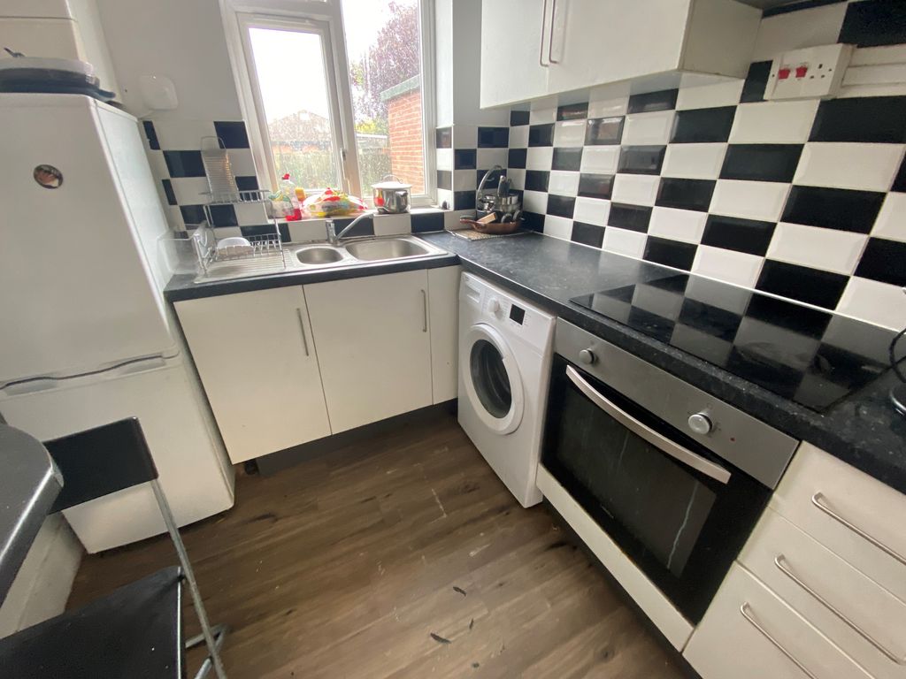 Property photo 3 of 4 Kitchen 