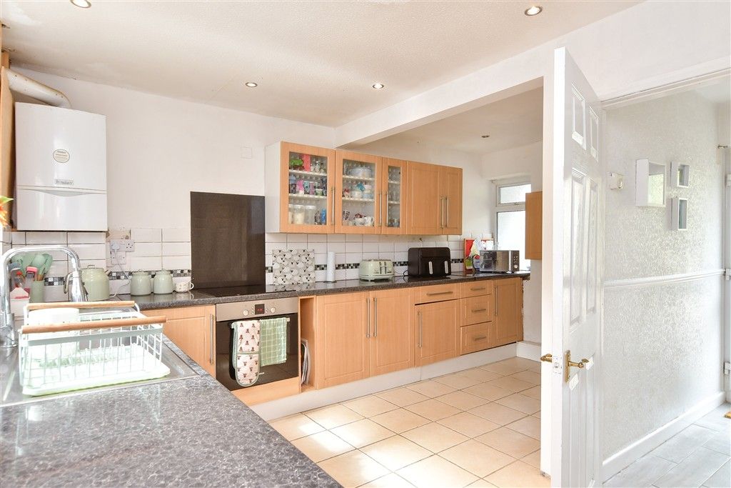 Property photo 3 of 11 Kitchen