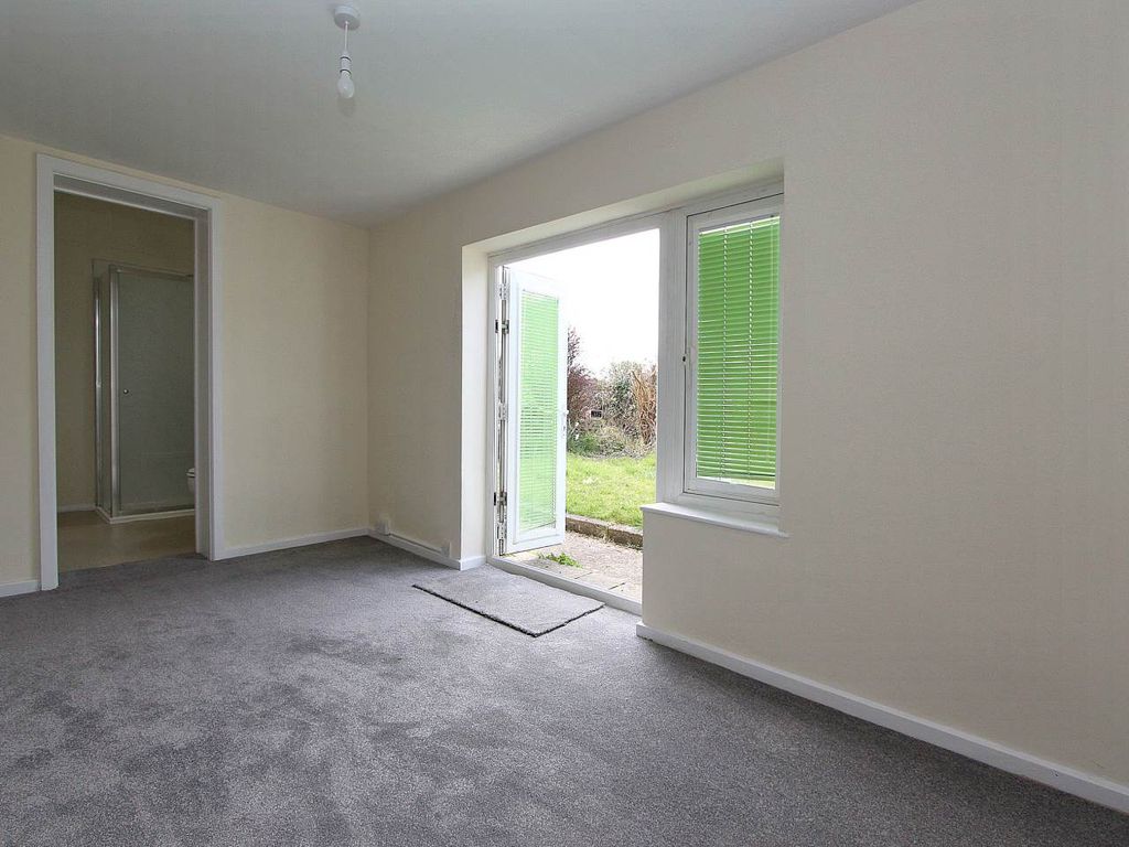 Property photo 2 of 11 Lounge 1
