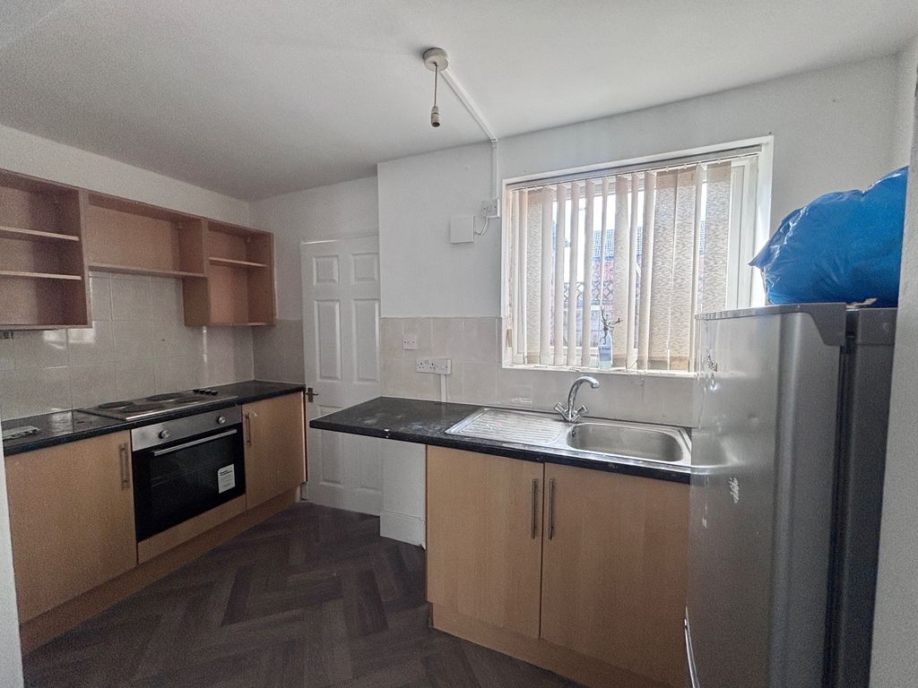 Property photo 2 of 5 Kitchen