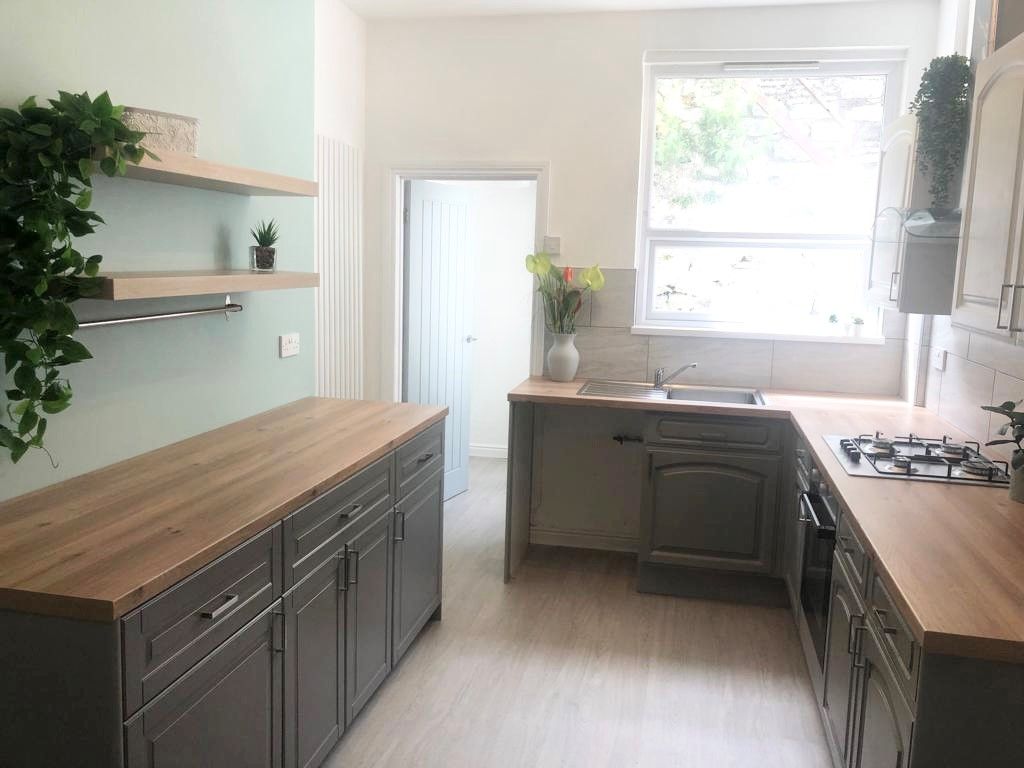 Property photo 2 of 7 Kitchen