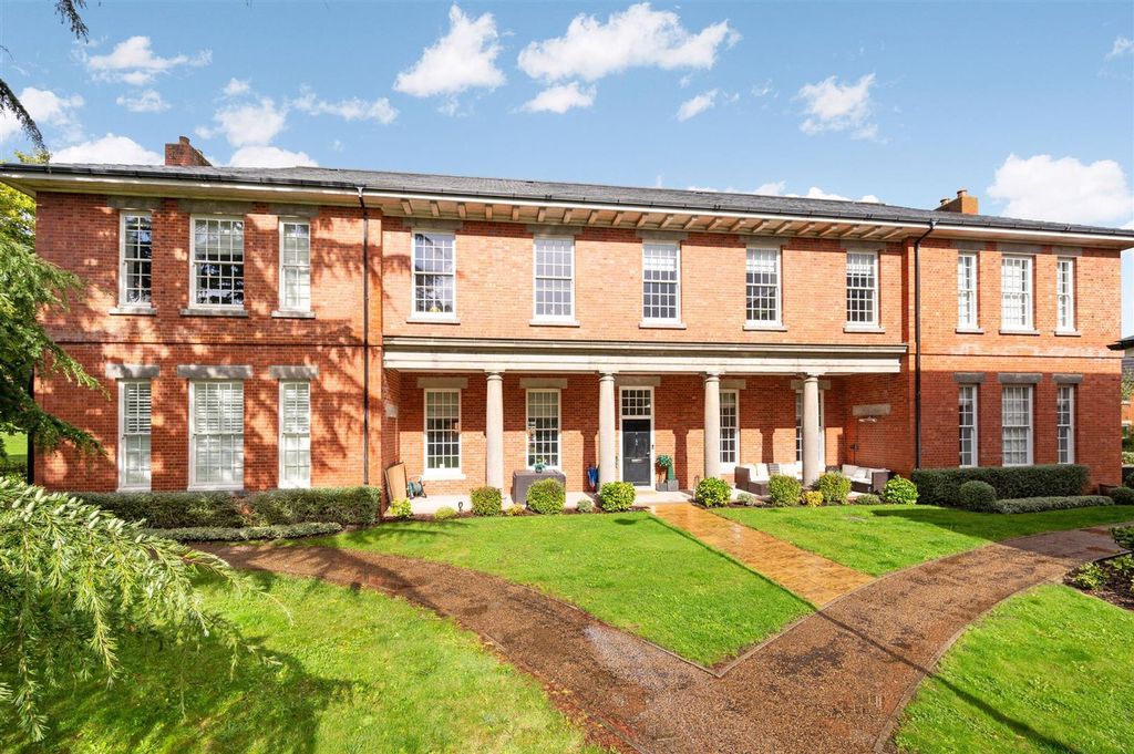 Property photo 1 of 15 Frinton Court