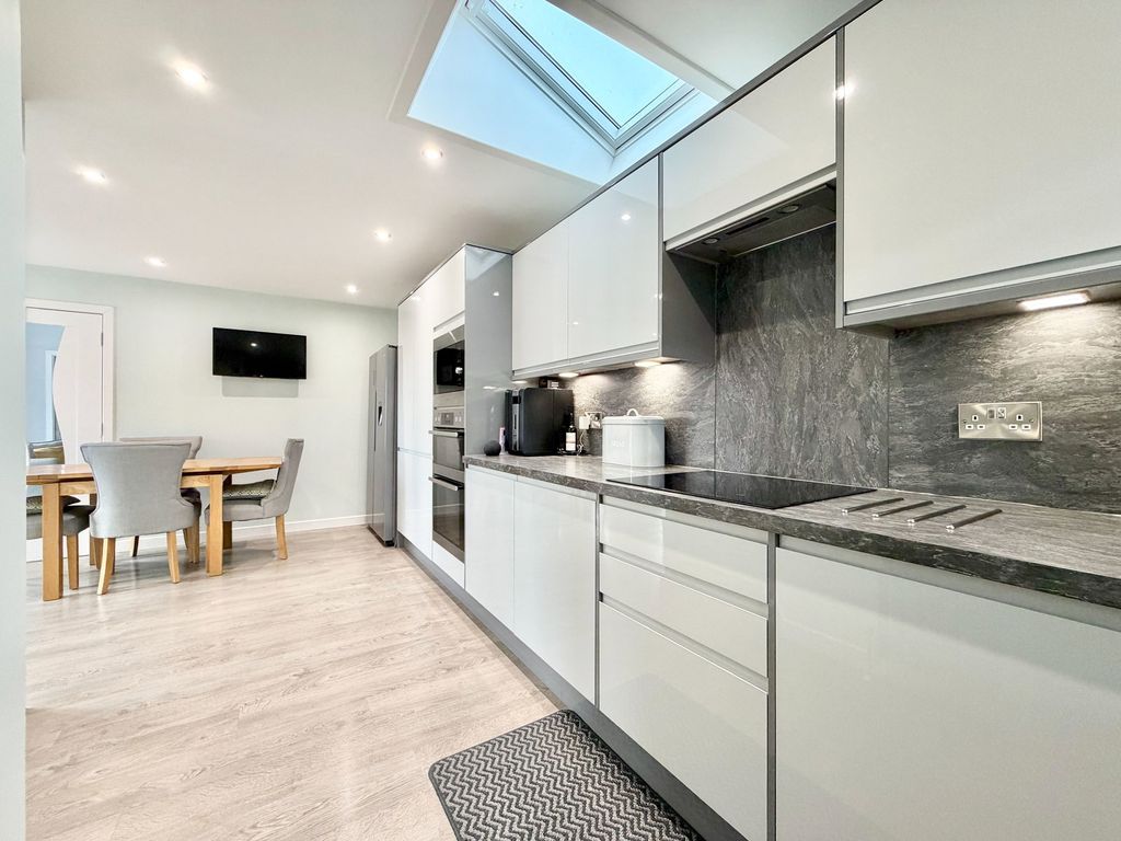 Property photo 3 of 27