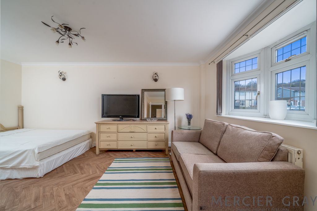 Property photo 3 of 20 Photo 4