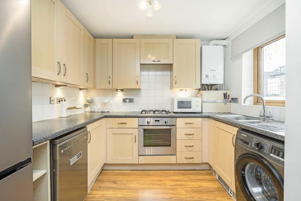 Property photo 3 of 7