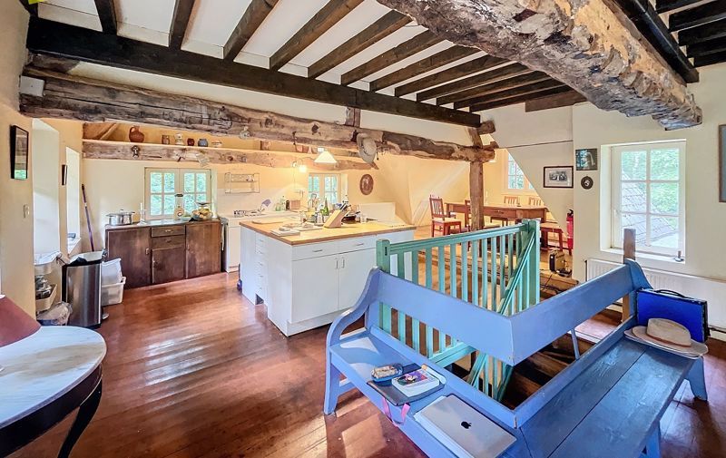 Property photo 3 of 16 Photo 11