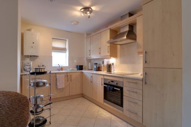 Property photo 1 of 7 Kitchen