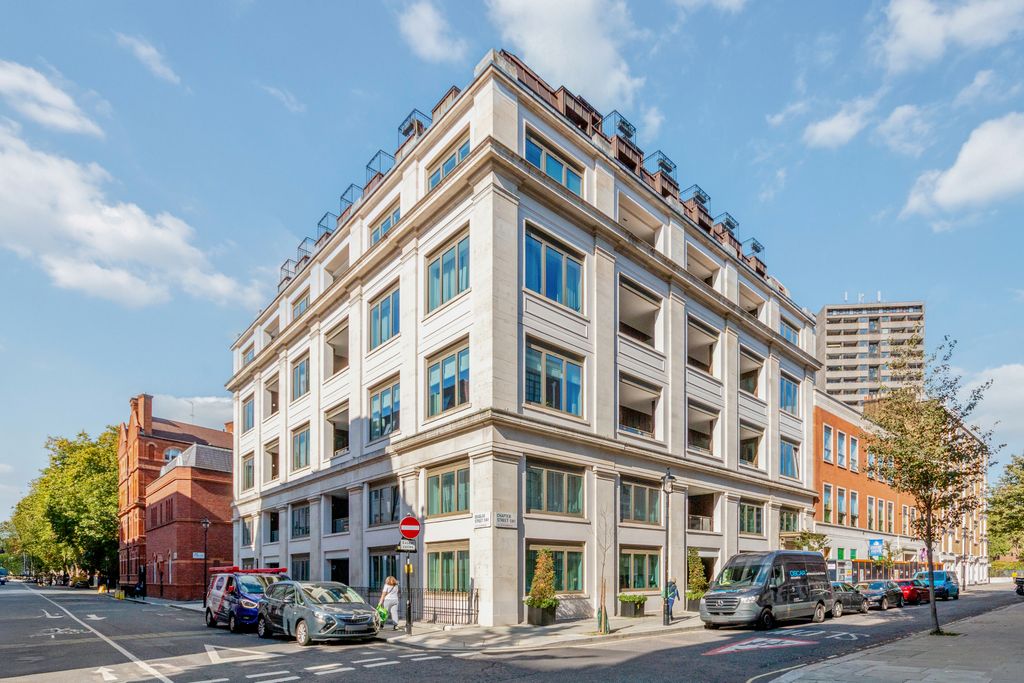 Property photo 2 of 18