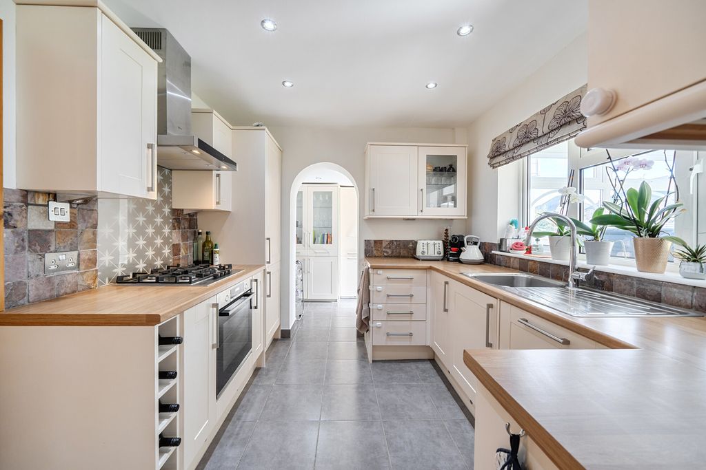 Property photo 3 of 20 1438684-13-69De1d...