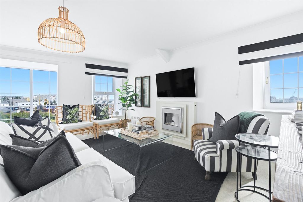 Property photo 3 of 29 Flat-4-Thurwood-Place-6.Jpg