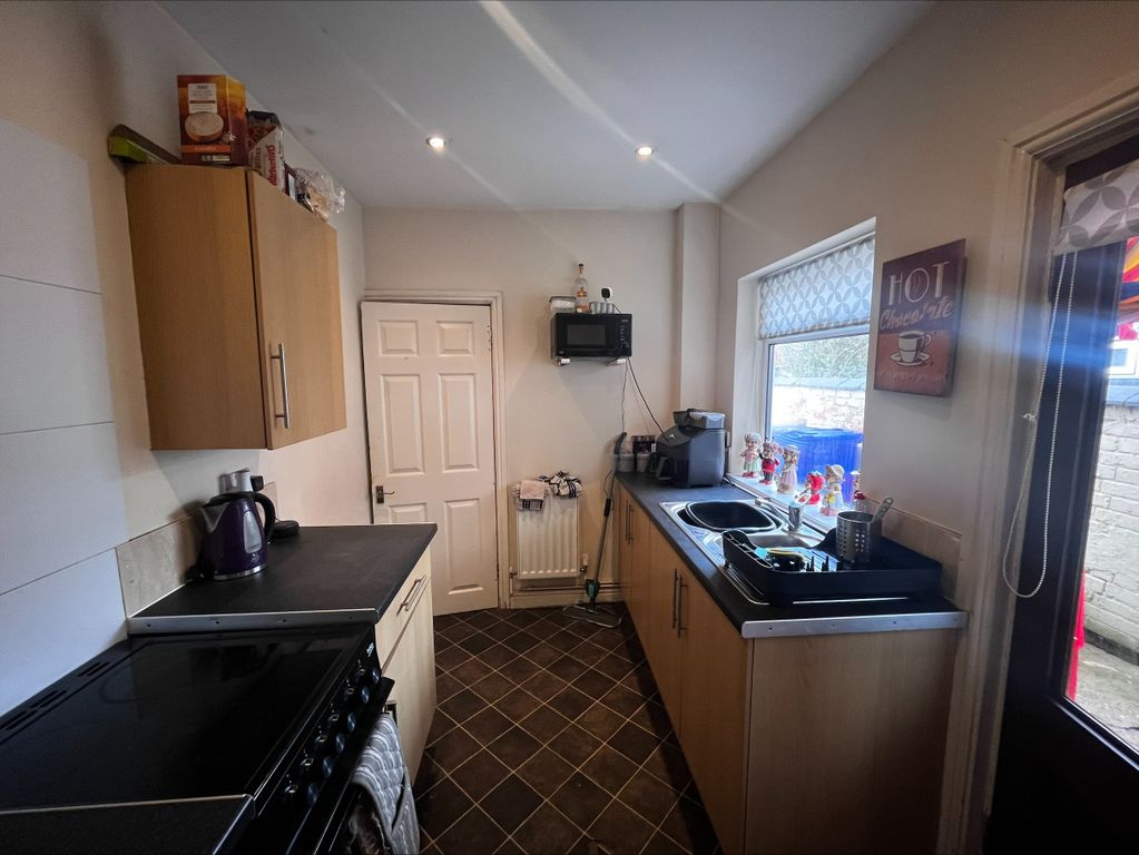 Property photo 2 of 11 Kitchen