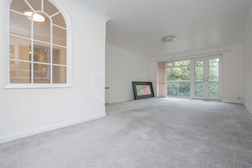 Property photo 3 of 12 20250926-R6M_6809