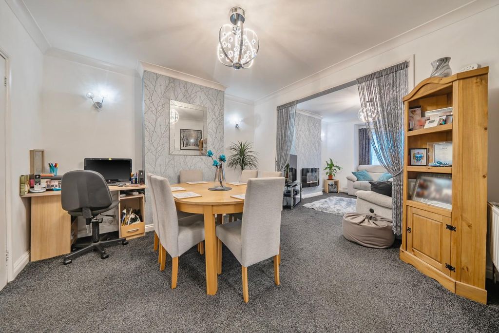 Property photo 3 of 19 1401373-10-69721Ad3E4931.Jpg