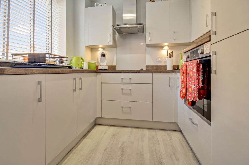 Property photo 2 of 14 Kitchen