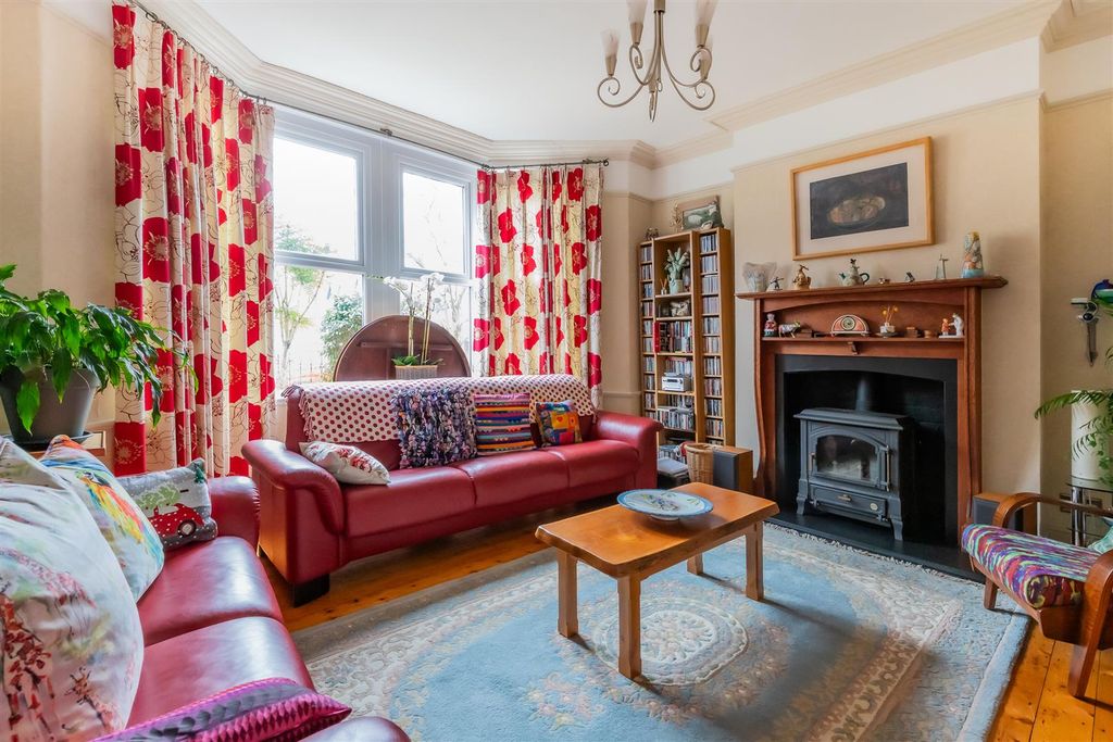 Property photo 3 of 33 Marlborough Road 124-3.Jpg