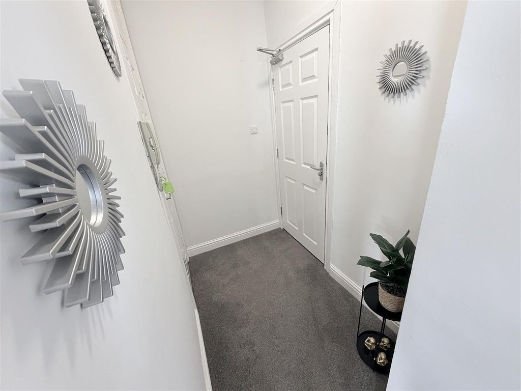 Property photo 1 of 12 Entrance