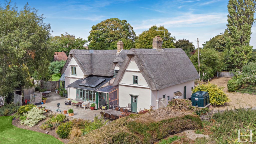 Property photo 3 of 34 8661667-Exteriorwm05-V2-800
