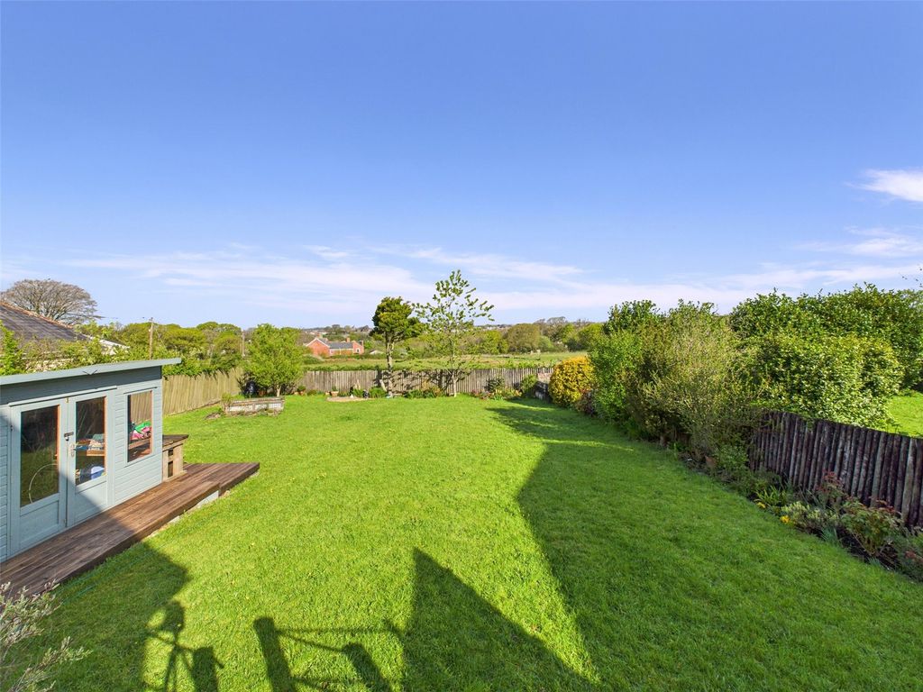 Property photo 3 of 32 Picture No. 03