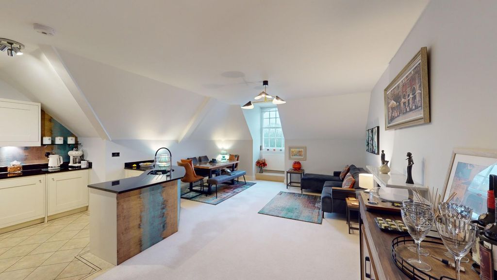 Property photo 2 of 16 Gargrave-House-11-01052024_174823.Jpg