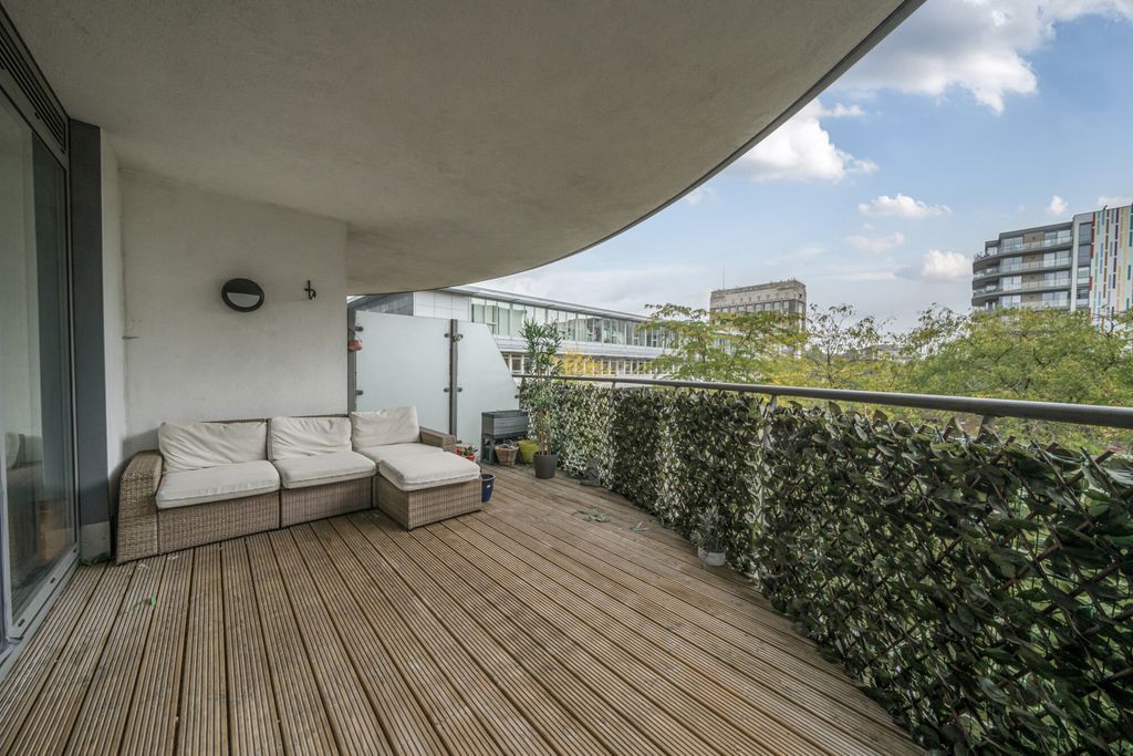 Property photo 1 of 17 1353724-3-68c4266...