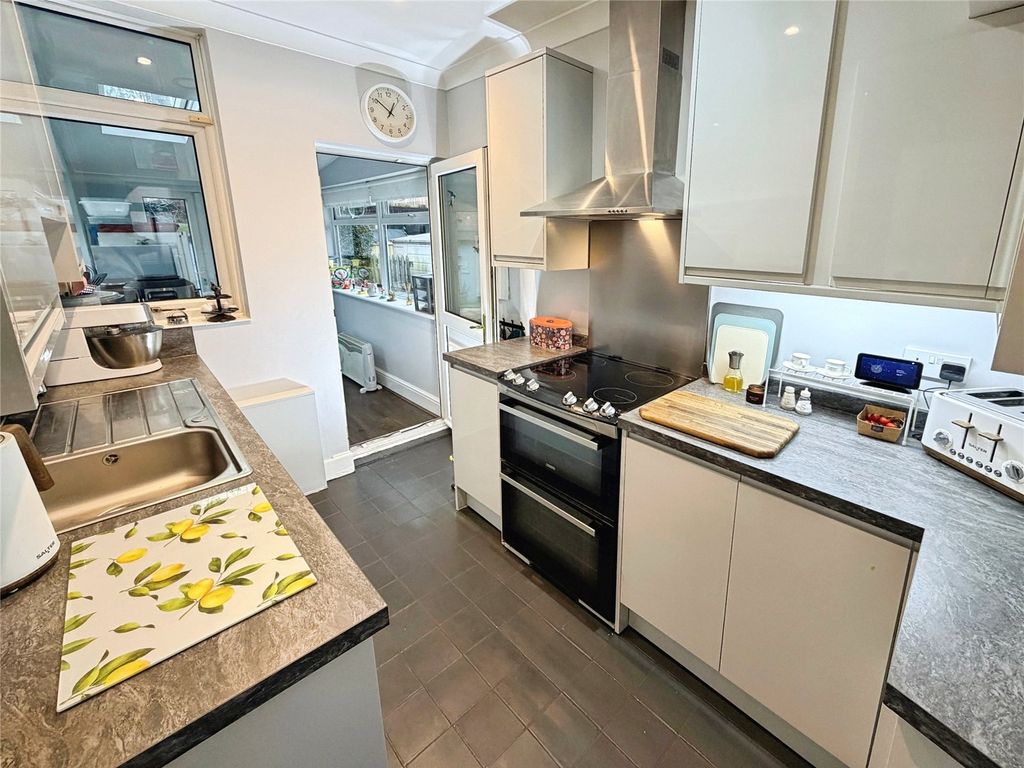 Property photo 2 of 14 Kitchen