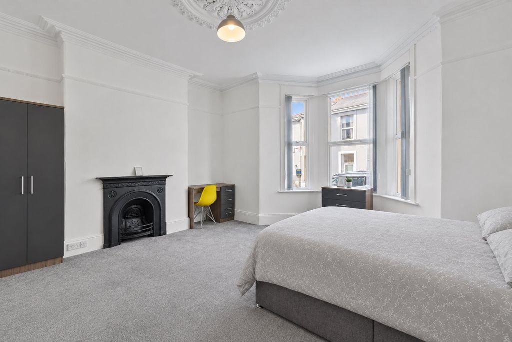 Property photo 1 of 5 2026 Room 1, 6 Mildmay