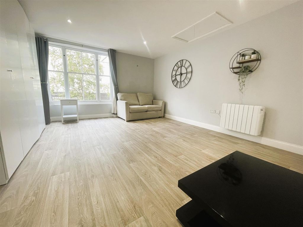 Property photo 1 of 4