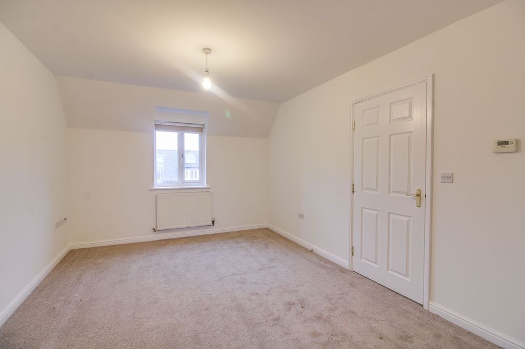 Property photo 3 of 10 Sitting/Dining Room