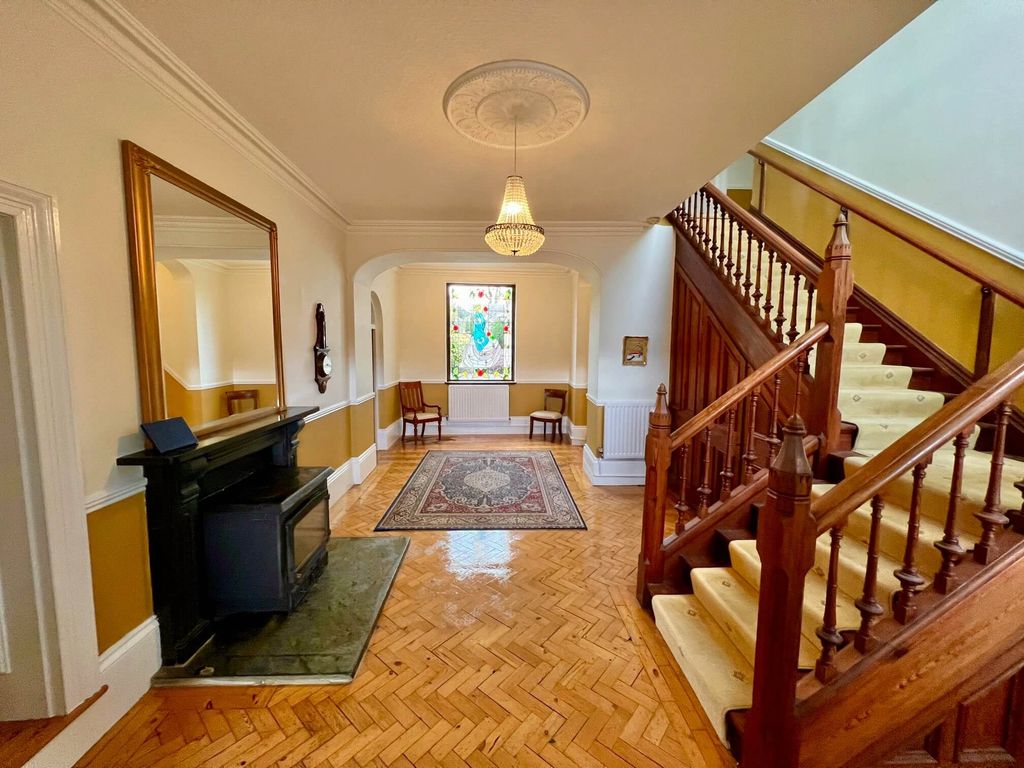 Property photo 2 of 92 Picture No. 98