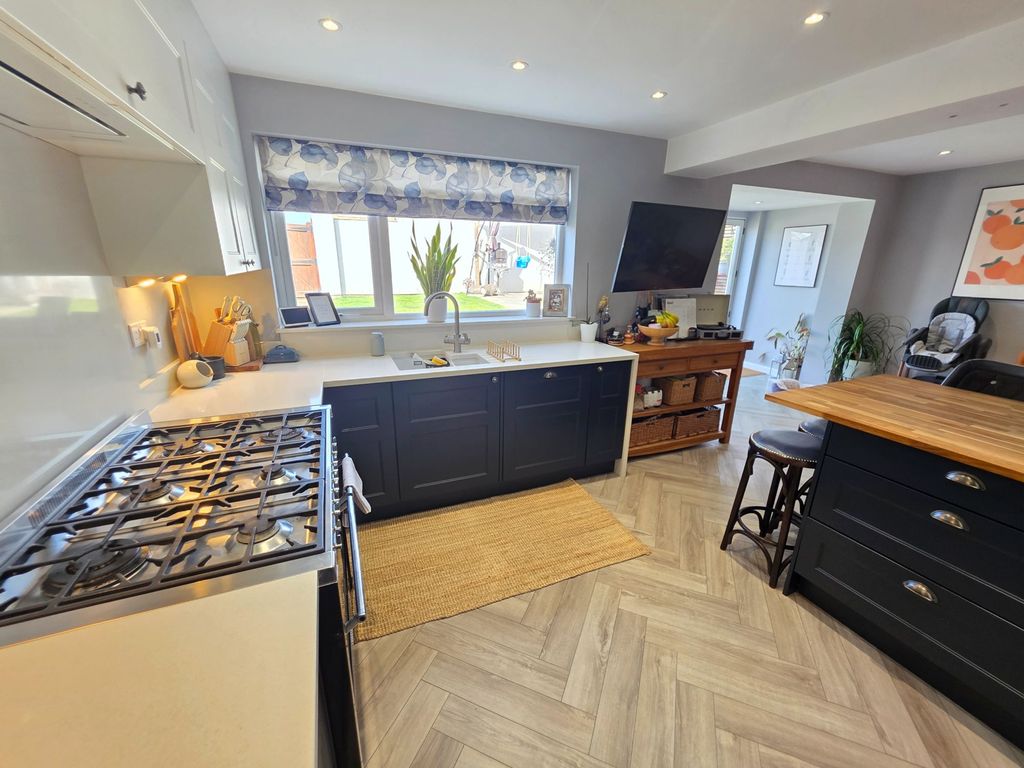 Property photo 2 of 30