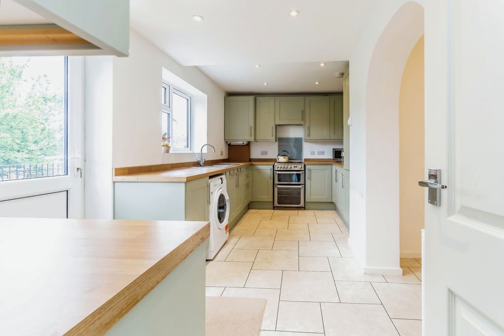 Property photo 2 of 17 Kitchen