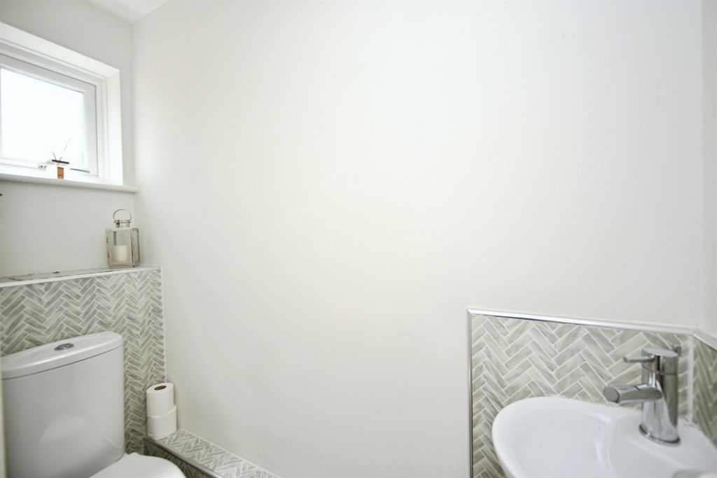 Property photo 3 of 27