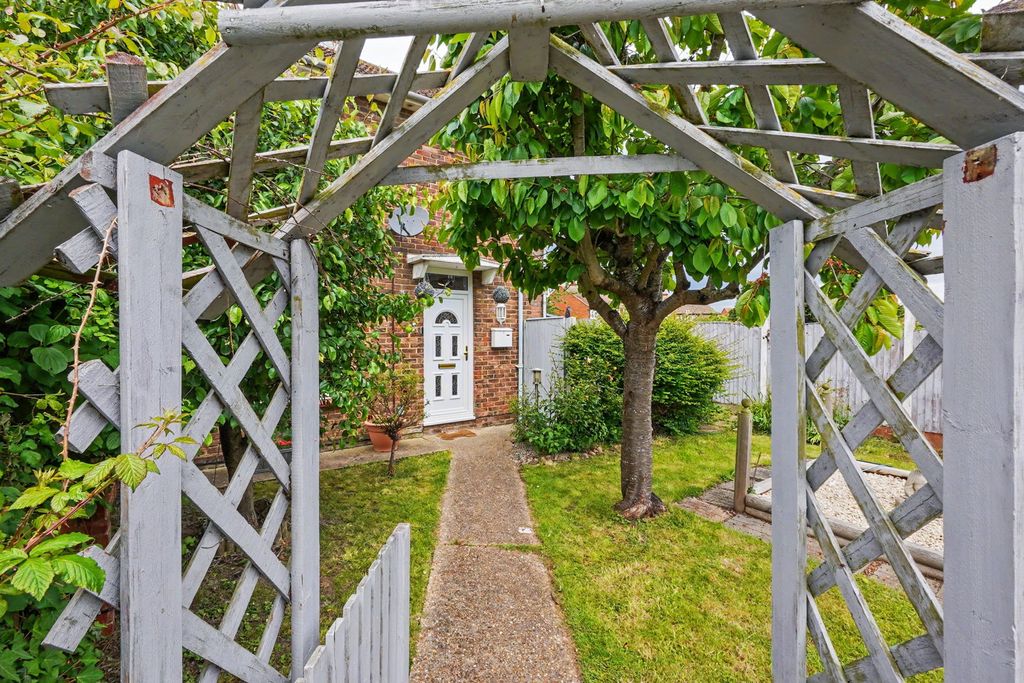 Property photo 2 of 31