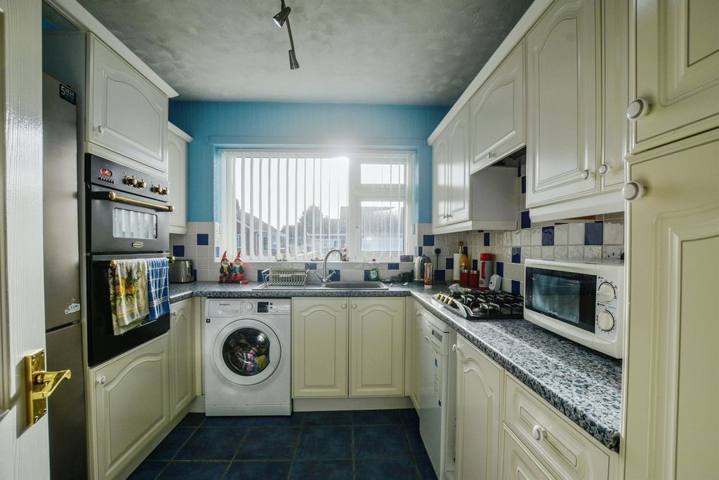 Property photo 3 of 17