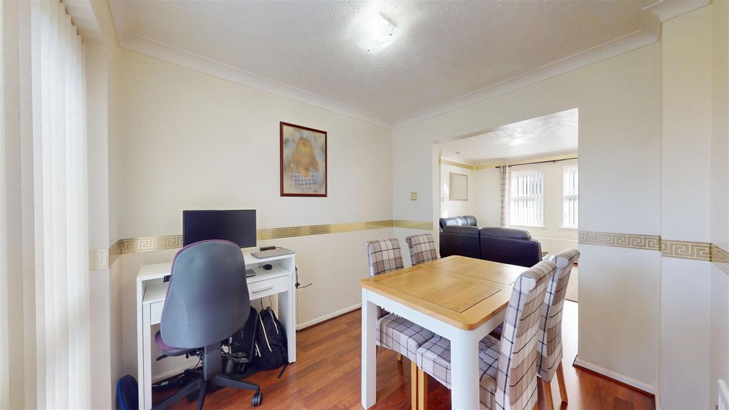 Property photo 3 of 30 Melville Close Dining Room