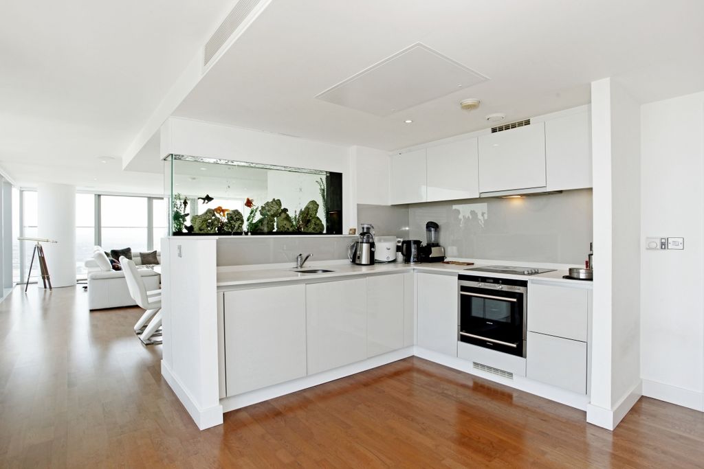 Property photo 3 of 14 4302 Landmark Eas...