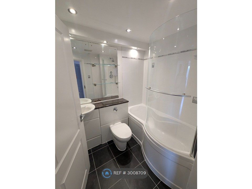 Property photo 3 of 7 Bathroom