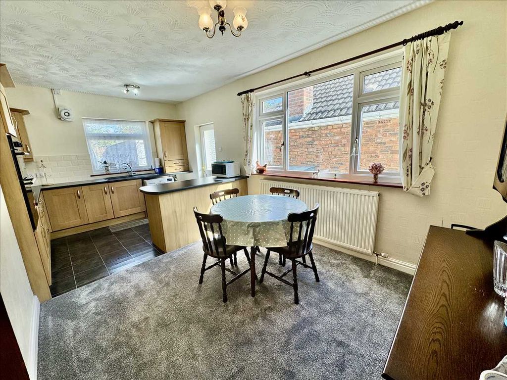 Property photo 3 of 11 Dining Room / Kitchen