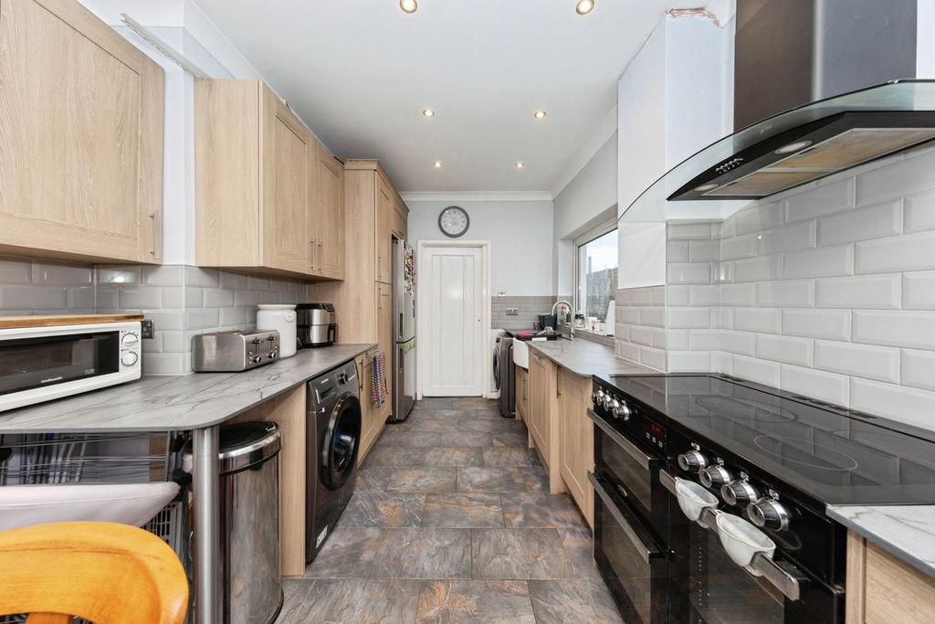 Property photo 3 of 16 Pbox-Img.Jpg