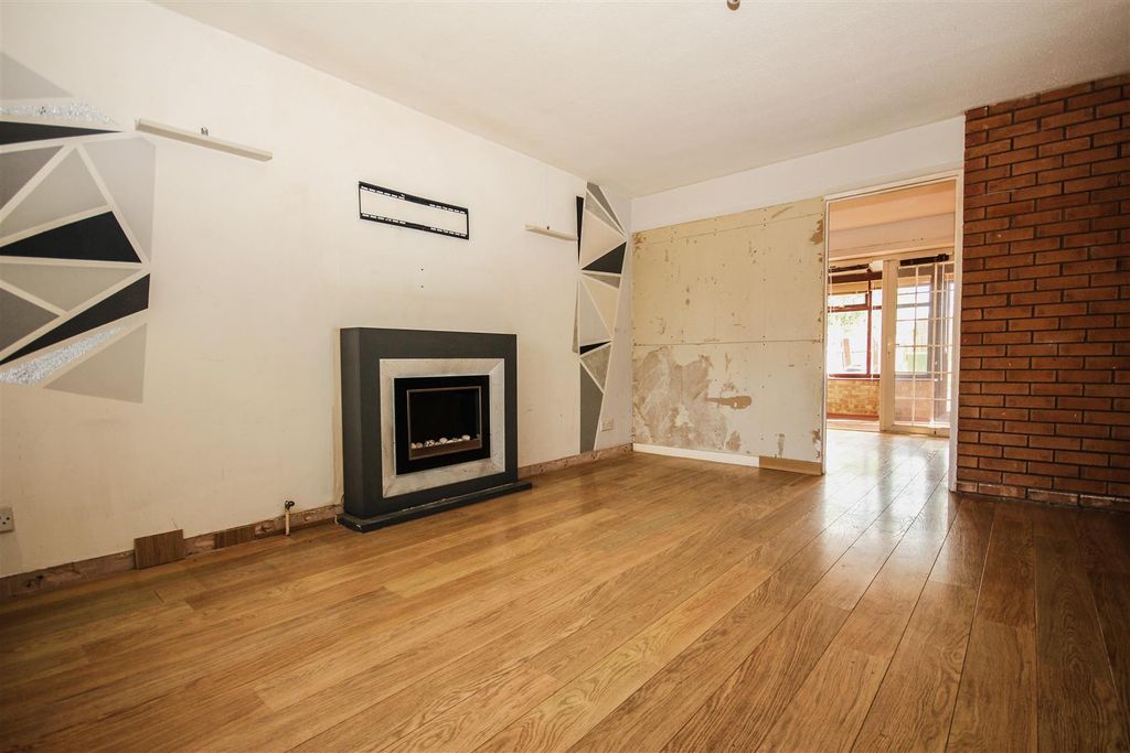 Property photo 3 of 10 Living Room