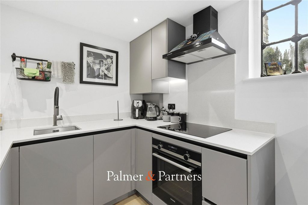 Property photo 3 of 22 Picture No. 06