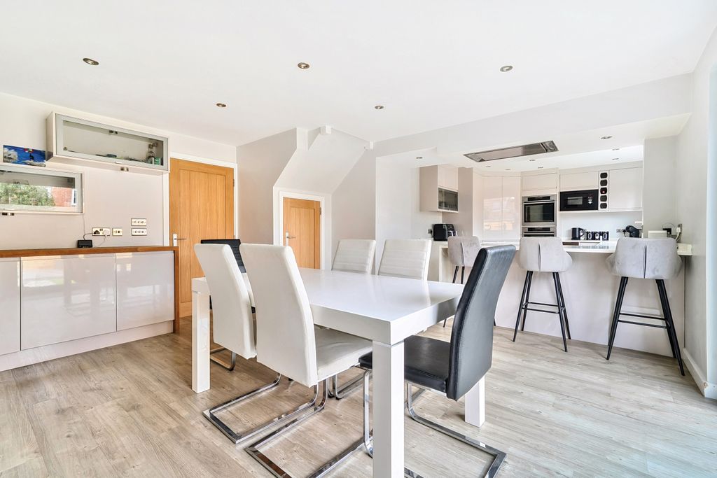 Property photo 3 of 21 Kitchen Diner