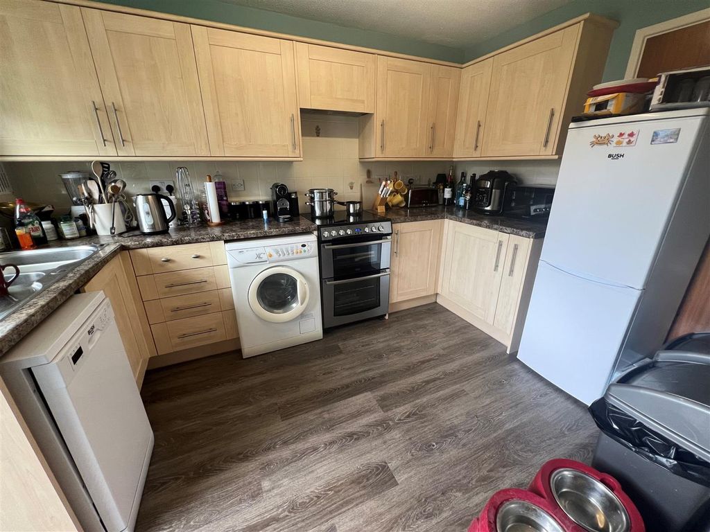 Property photo 3 of 14 Kitchen 1.Jpg