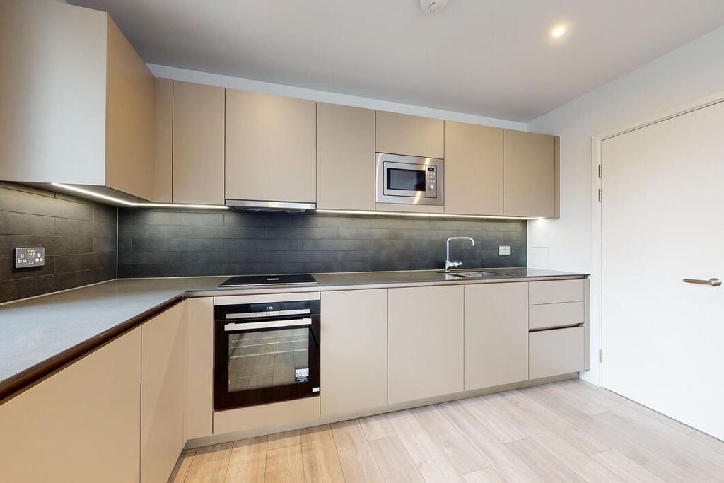 Property photo 3 of 27