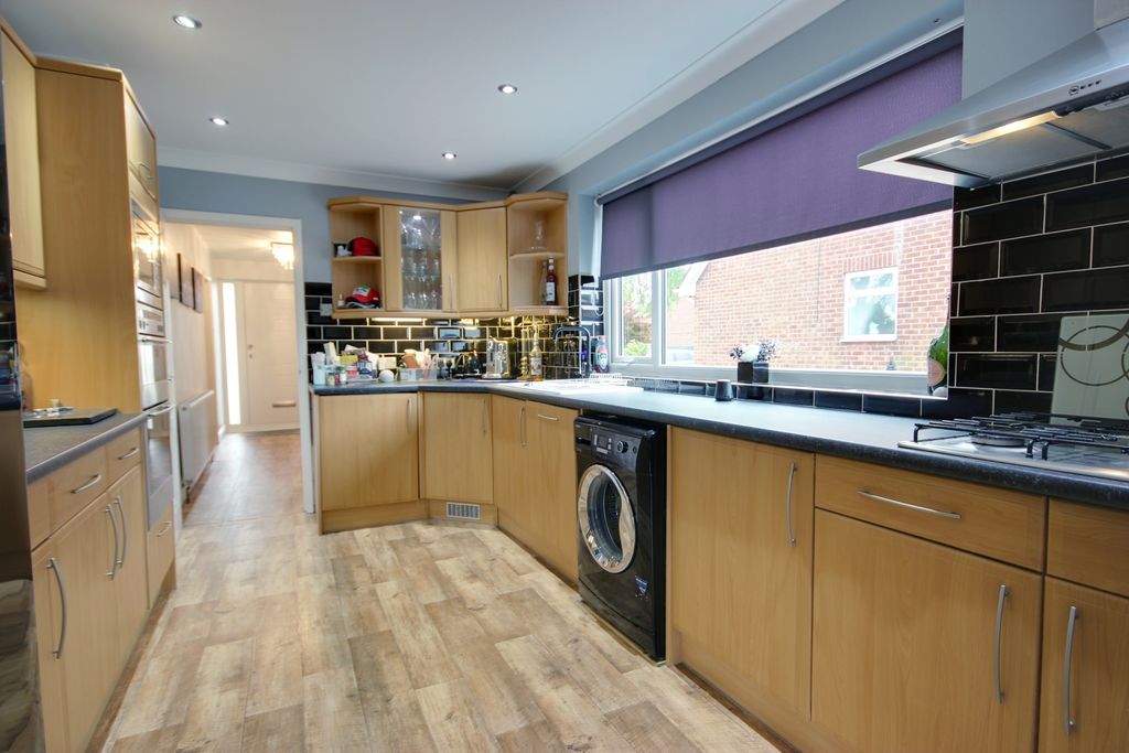 Property photo 3 of 21 1 Kit A
